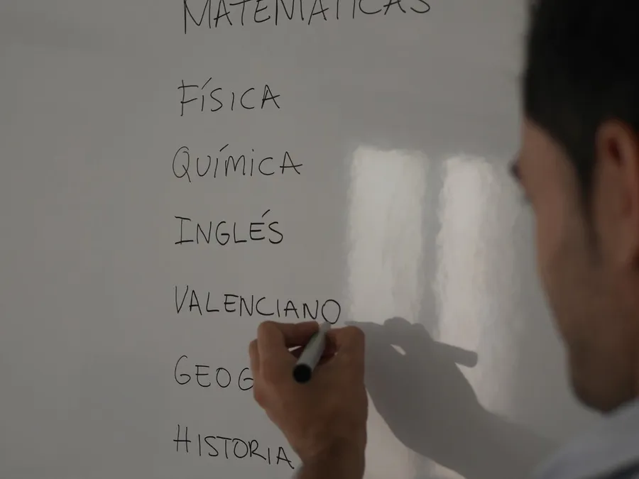 Alumna de Bachillerato estudiando en la academia